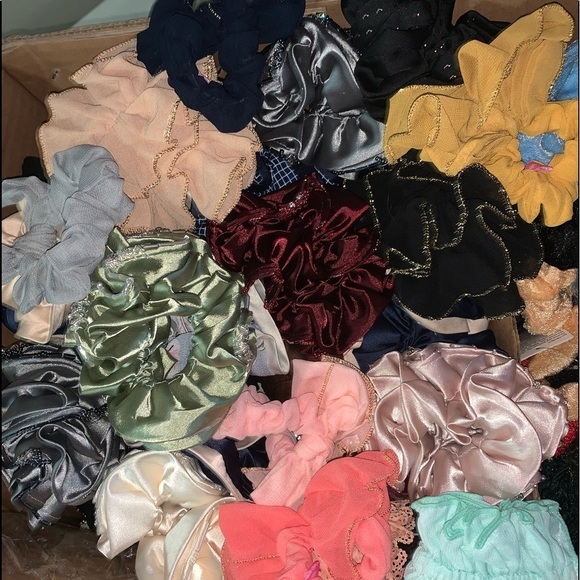 Random Assorted 25 Hair Tie Scrunchies Mixed Lot - Picture 5 of 14